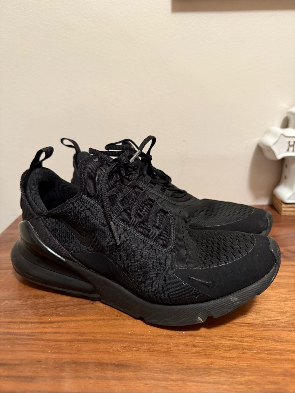 Nike Women’s Air Max 270 All-Black Athletic Sneakers size 10